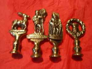 Vends 8 BOURRE-PIPES en ETAIN très originaux