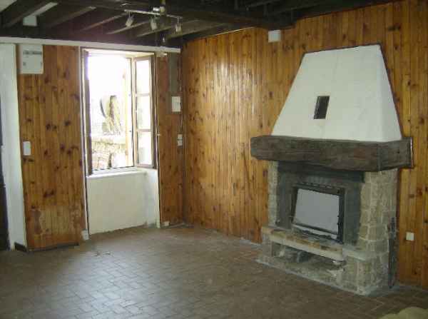 ST THEOFFREY MAISON
