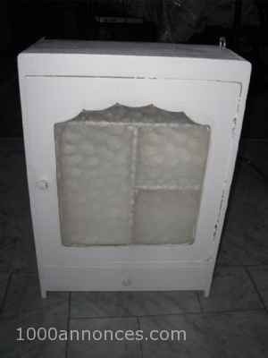 Armoire à pharmacie